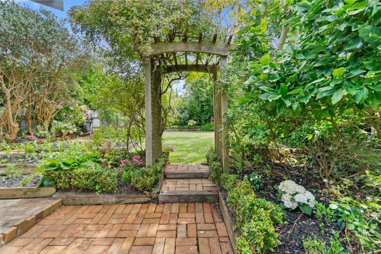 Photo of property in 15 Duders Avenue, Devonport, Auckland, 0624