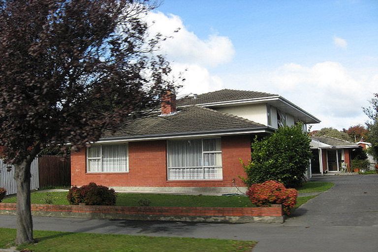 Photo of property in 11 Powell Crescent, Ilam, Christchurch, 8041