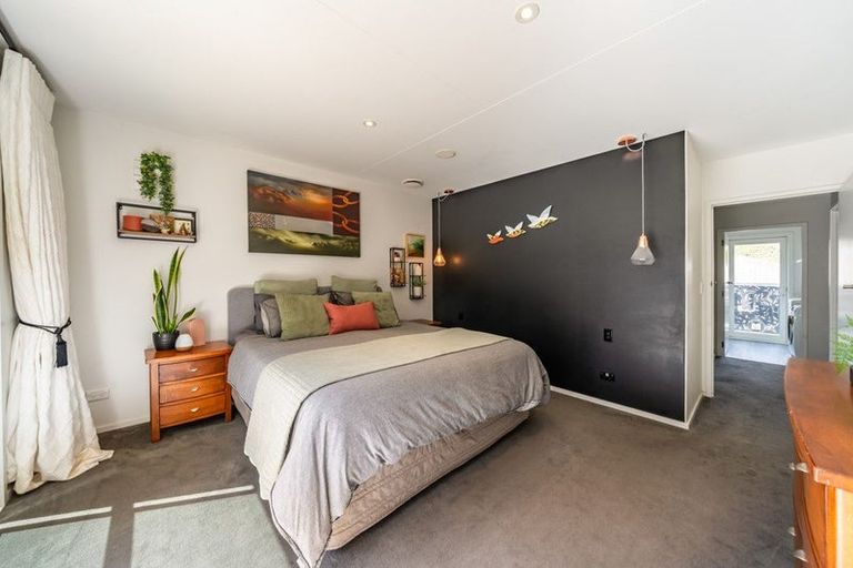 Photo of property in 32 King Charles Drive, Kingsley Heights, Upper Hutt, 5018