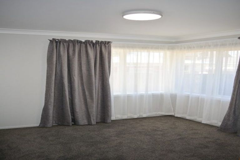 Photo of property in 40e Kervil Avenue, Te Atatu Peninsula, Auckland, 0610