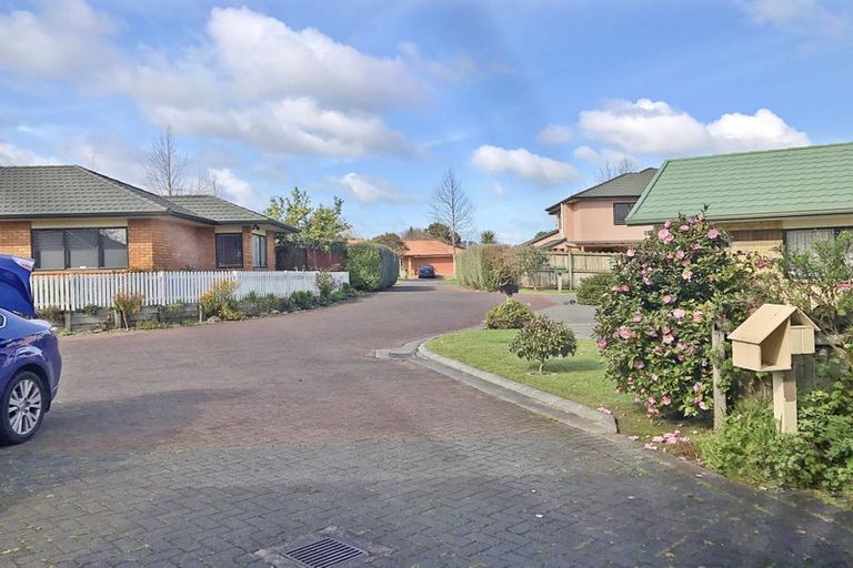 Photo of property in 17 Emmerdale Avenue, Papakura, 2110