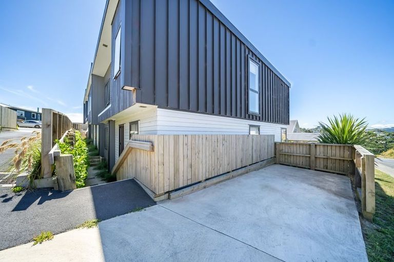 Photo of property in 62u1 Spenmoor Street, Newlands, Wellington, 6037