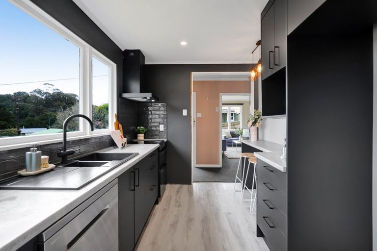 Photo of property in 77 Huatoki Street, Vogeltown, New Plymouth, 4310