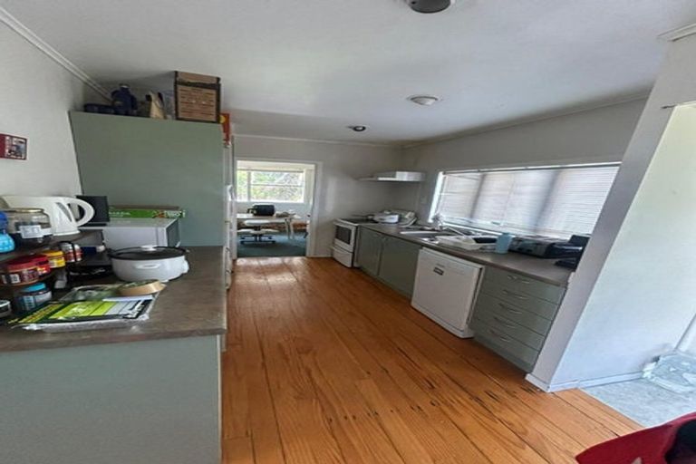Photo of property in 4 Hereford Street, Te Atatu Peninsula, Auckland, 0610