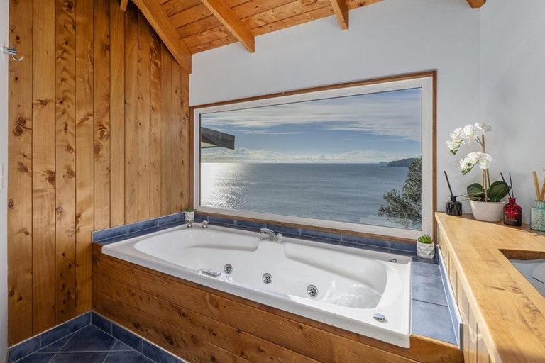 Photo of property in 61 Motuhoa Road, Tairua, 3508