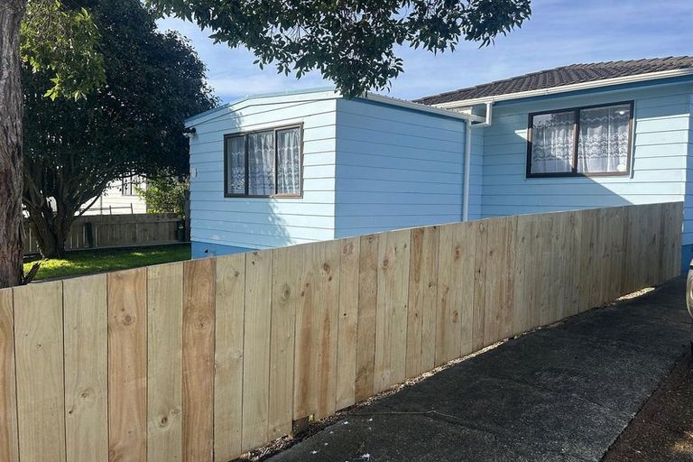 Photo of property in 12 Edwin Freeman Place, Ranui, Auckland, 0612