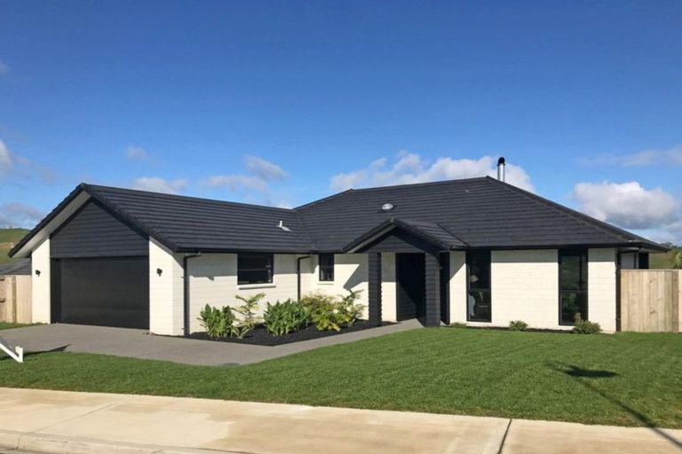 Photo of property in 11 Moira Close, Welcome Bay, Tauranga, 3175