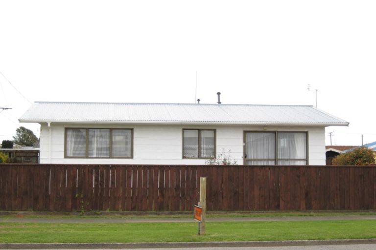 Photo of property in 8a Ropiha Street, Fitzroy, New Plymouth, 4312