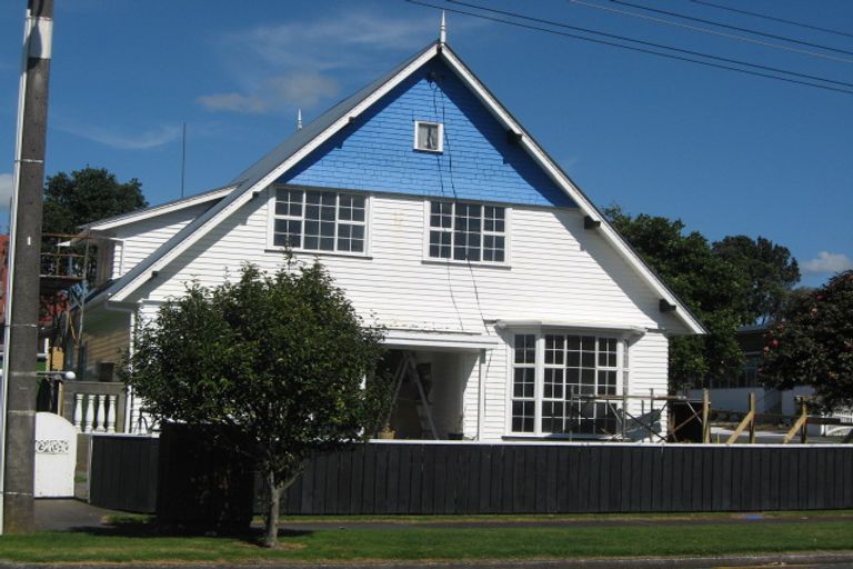 Photo of property in 206 Gill Street, Strandon, New Plymouth, 4312
