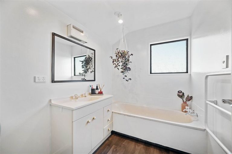 Photo of property in 5 Runnymede Drive, Templeton, Christchurch, 8042