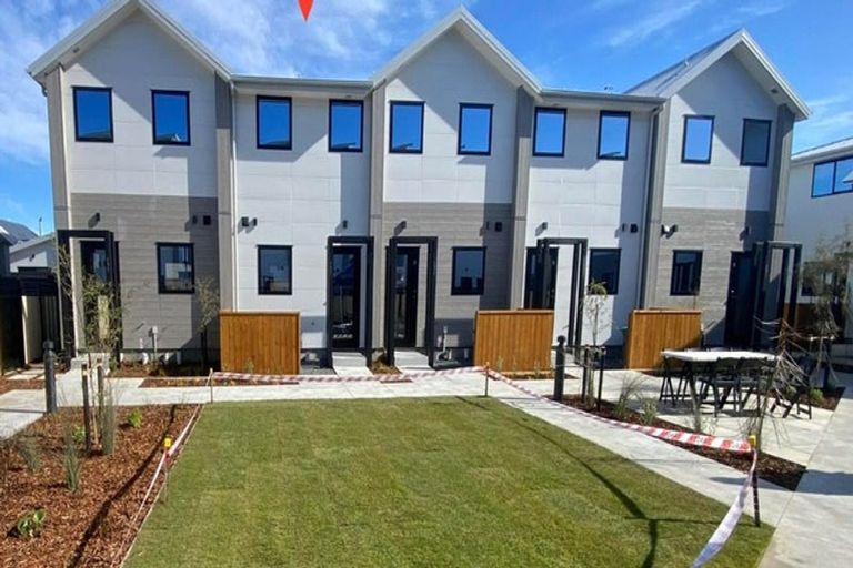 Photo of property in 10/231u Marine Parade, Seatoun, Wellington, 6022