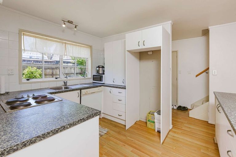 Photo of property in 2/51 Jillteresa Crescent, Half Moon Bay, Auckland, 2012