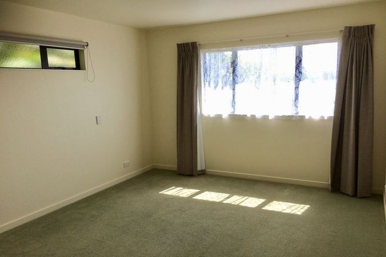Photo of property in 1/73 Birkdale Road, Birkdale, Auckland, 0626