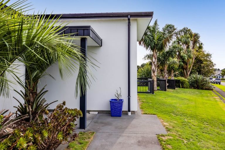 Photo of property in 23 Links Drive, Waiwhakaiho, New Plymouth, 4312