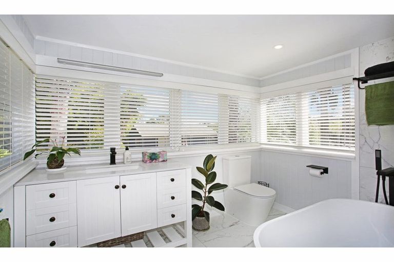 Photo of property in 44 Victoria Avenue, Waiuku, 2123