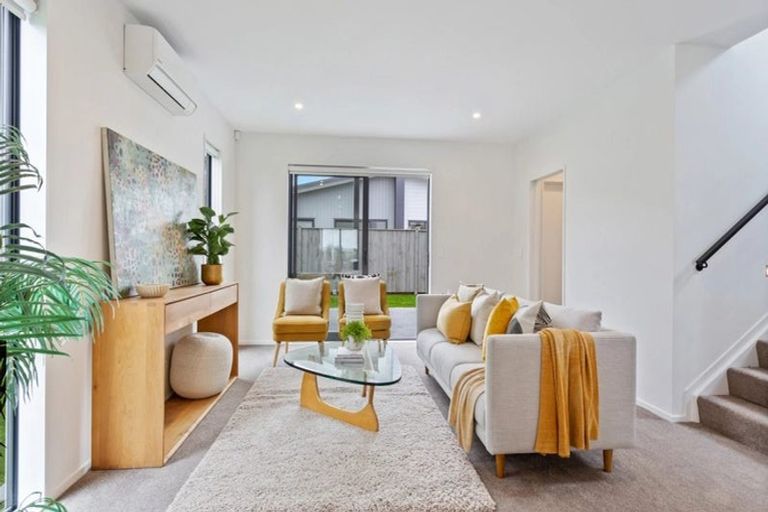 Photo of property in 15 Aquamarine Road, Rosehill, 2113