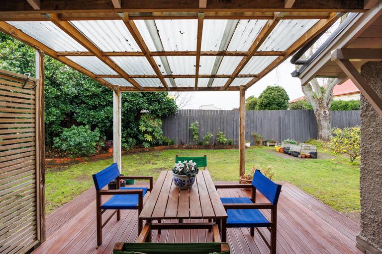 Photo of property in 67 Rangitane Street, Palmerston North, 4414