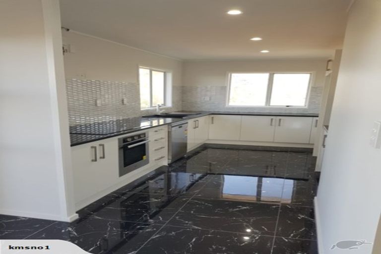 Photo of property in 22 Hartley Terrace, Massey, Auckland, 0614