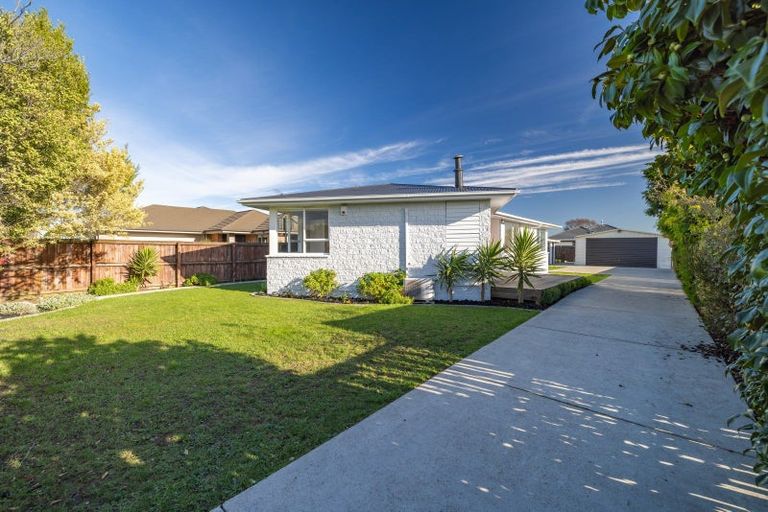 Photo of property in 40 Inwoods Road, Parklands, Christchurch, 8083