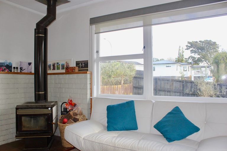 Photo of property in 34 Sunvue Road, Glen Eden, Auckland, 0602