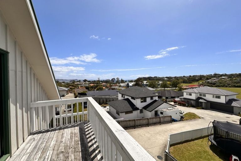 Photo of property in 10 Pae Moana Place, Stanmore Bay, Whangaparaoa, 0932