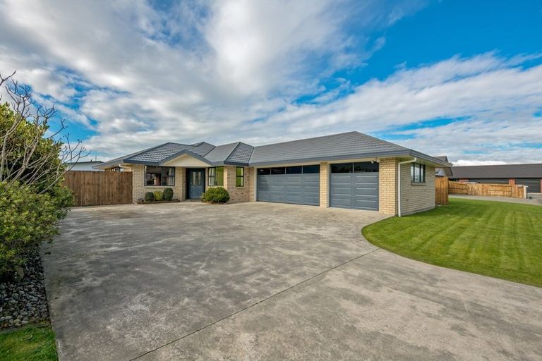 Photo of property in 42 Roberts Line, Kelvin Grove, Palmerston North, 4414
