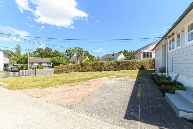 Photo of property in 11 Hill Crescent, New Lynn, Auckland, 0600