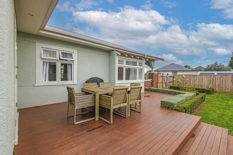 Photo of property in 73 Brightwater Terrace, Terrace End, Palmerston North, 4410