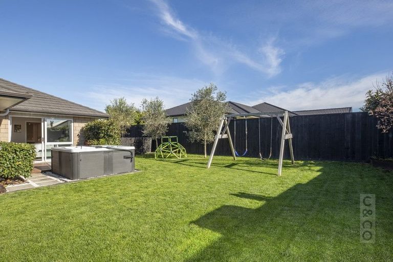 Photo of property in 14 Pohutukawa Parade, Riverhead, 0820