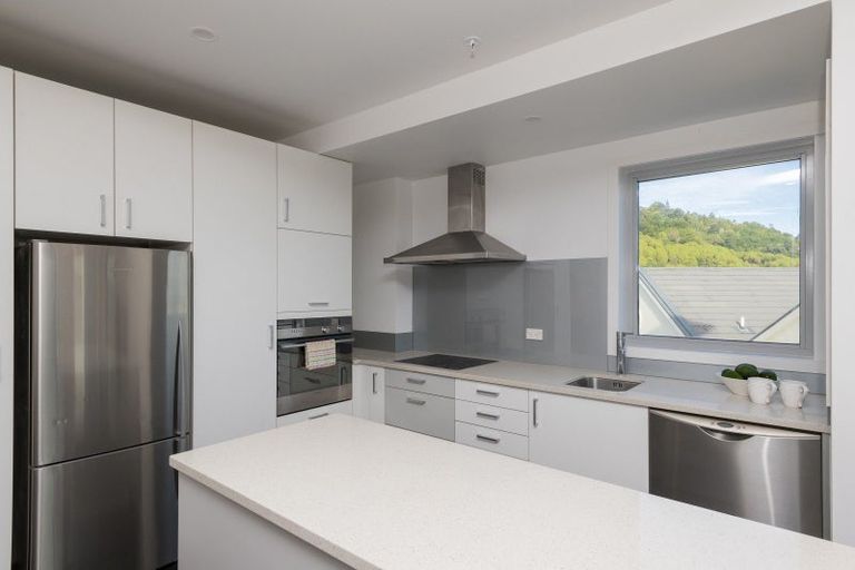 Photo of property in Marina View Apartments, 307/4 Reads Quay, Gisborne, 4010