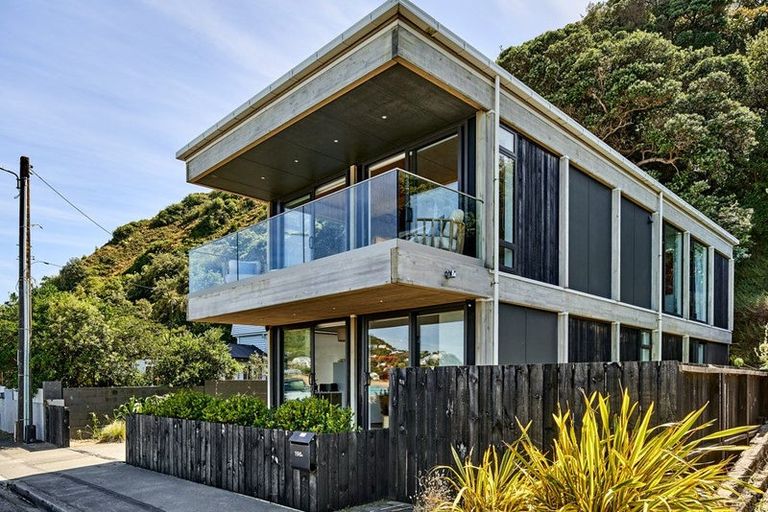 Photo of property in 196 The Esplanade, Island Bay, Wellington, 6023