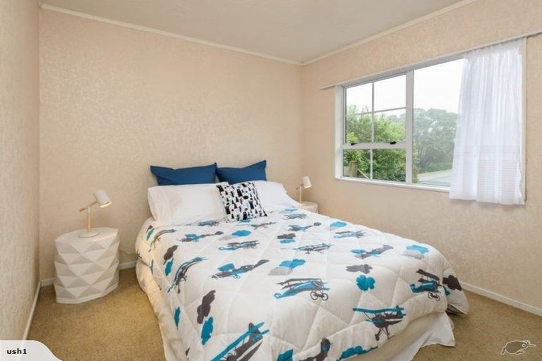 Photo of property in 53 Bassett Road, Johnsonville, Wellington, 6037