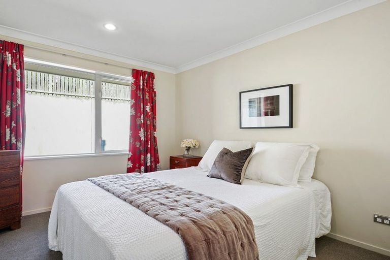 Photo of property in 18 Saint Andrews Hill Road, Mount Pleasant, Christchurch, 8081