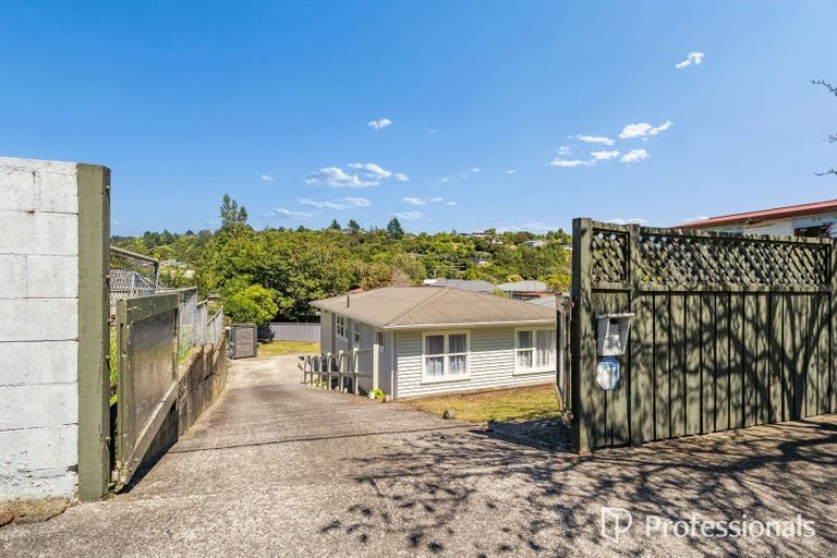 Photo of property in 90 Thomas Street, Stokes Valley, Lower Hutt, 5019