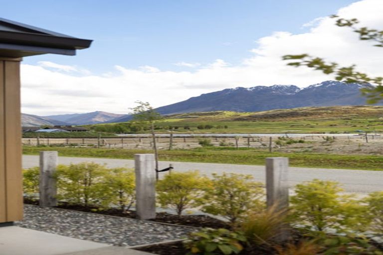 Photo of property in 13 Mcgibbon Lane, Jacks Point, 9371