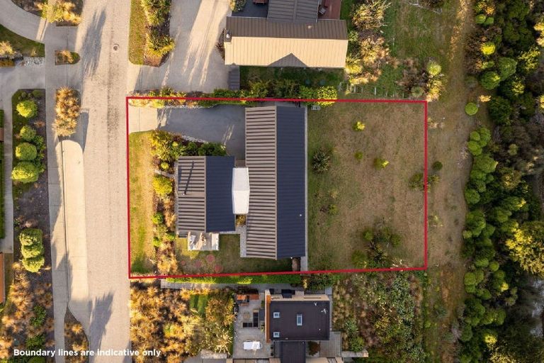 Photo of property in 22 Mckellar Drive, Jacks Point, Queenstown, 9371