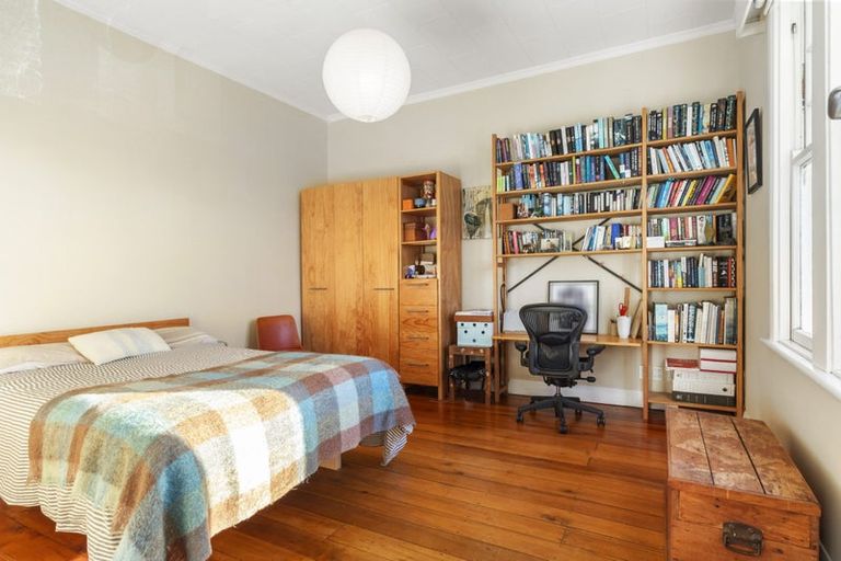 Photo of property in 74 Glen Road, Kelburn, Wellington, 6012