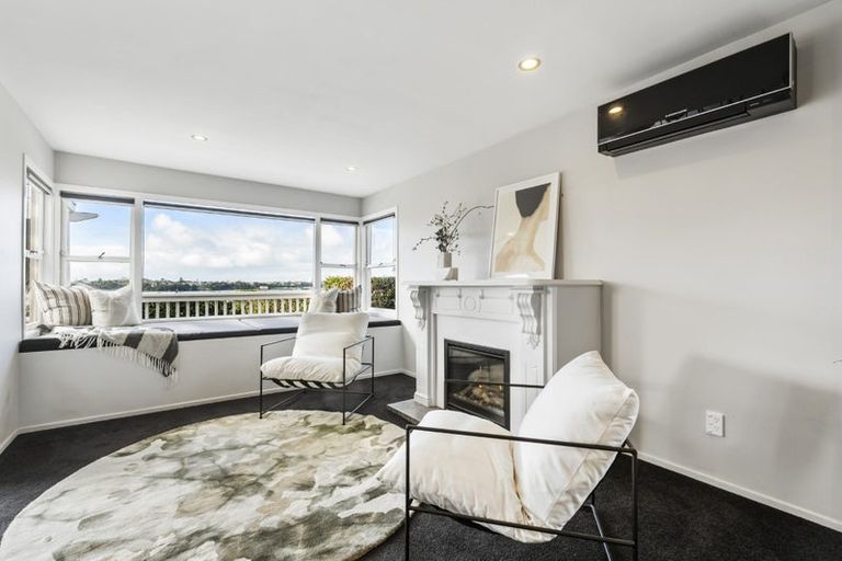 Photo of property in 2/81 Sylvan Avenue, Northcote, Auckland, 0627