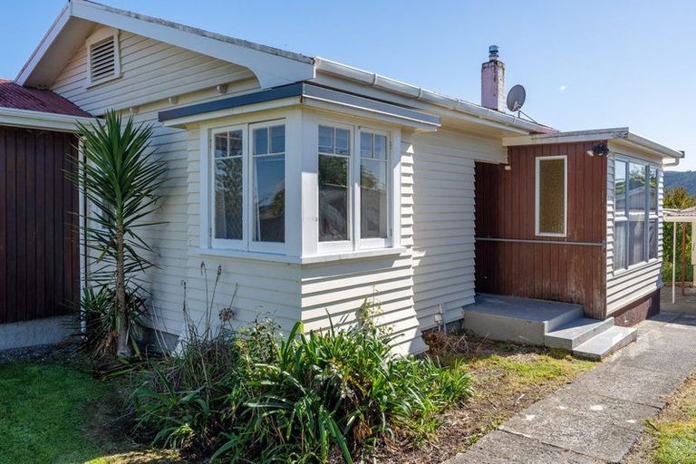 Photo of property in 15 Church Street, Kawakawa, 0210
