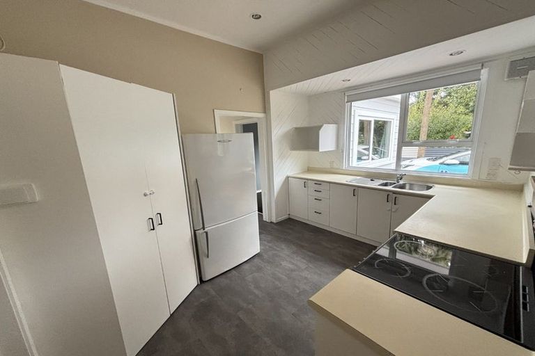 Photo of property in 2 Te Pari Pari Road, Pukerua Bay, 5026