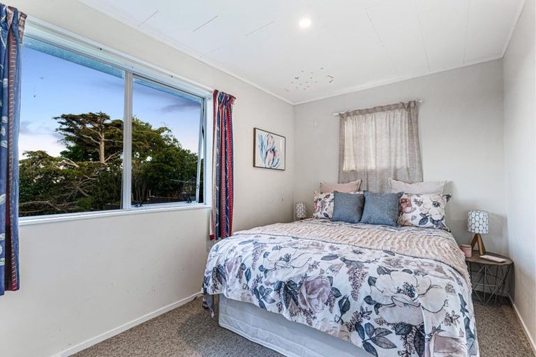 Photo of property in 12 Raelene Place, Massey, Auckland, 0614