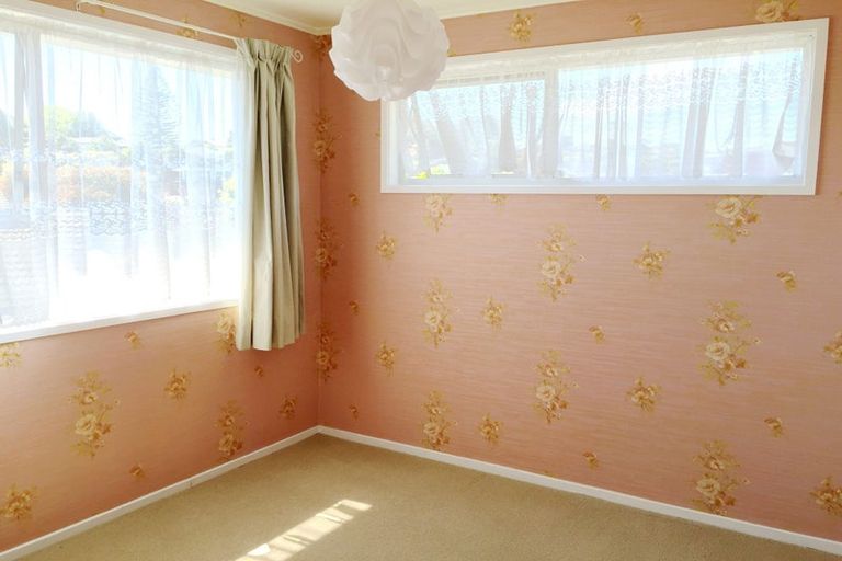 Photo of property in 44 Kaikoura Street, Henderson, Auckland, 0612