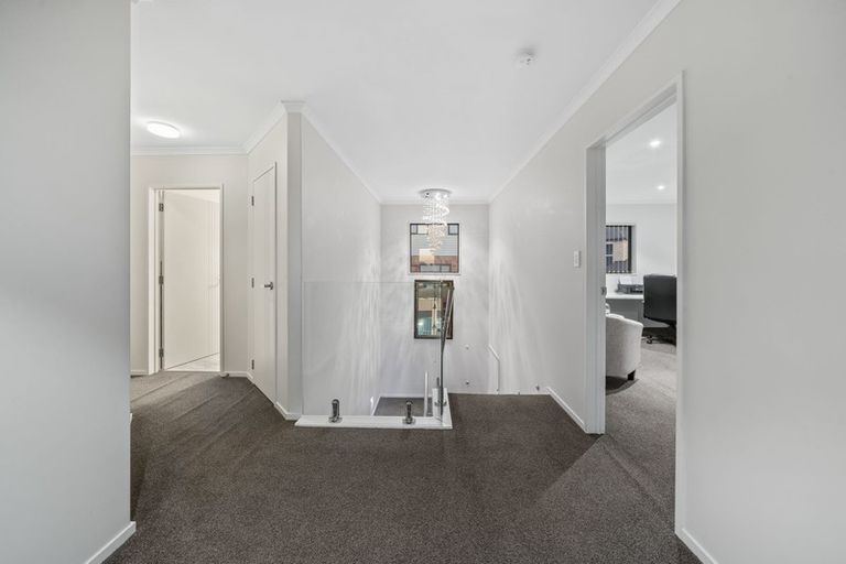 Photo of property in 14 Kereru Rise, Papakura, 2110