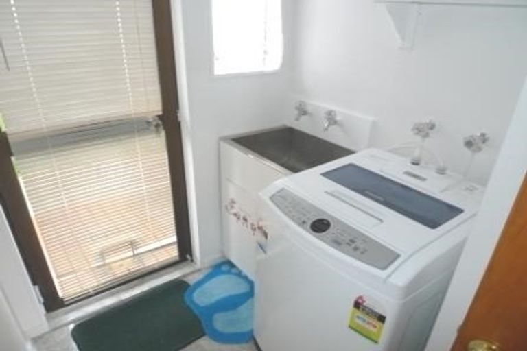 Photo of property in 39a Horokiwi Road West, Newlands, Wellington, 6037