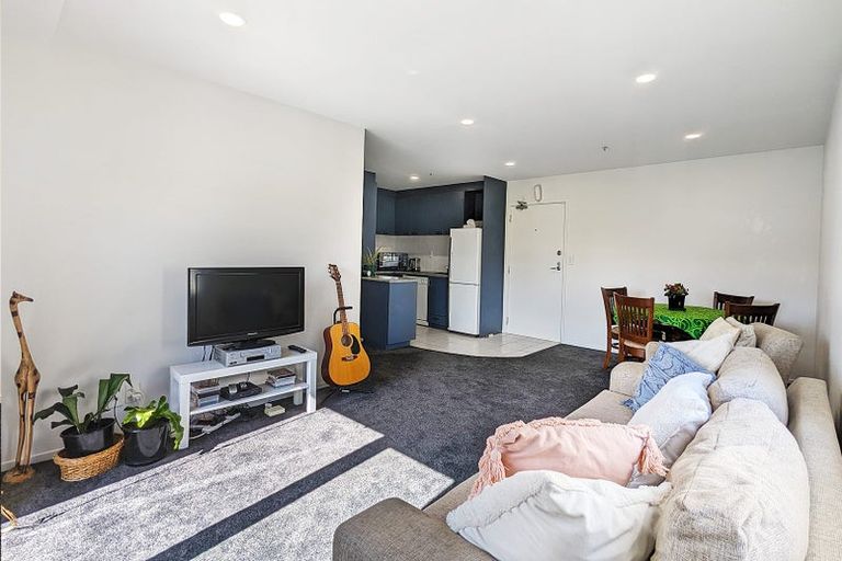 Photo of property in 1h/10 Crown Lynn Place, New Lynn, Auckland, 0600