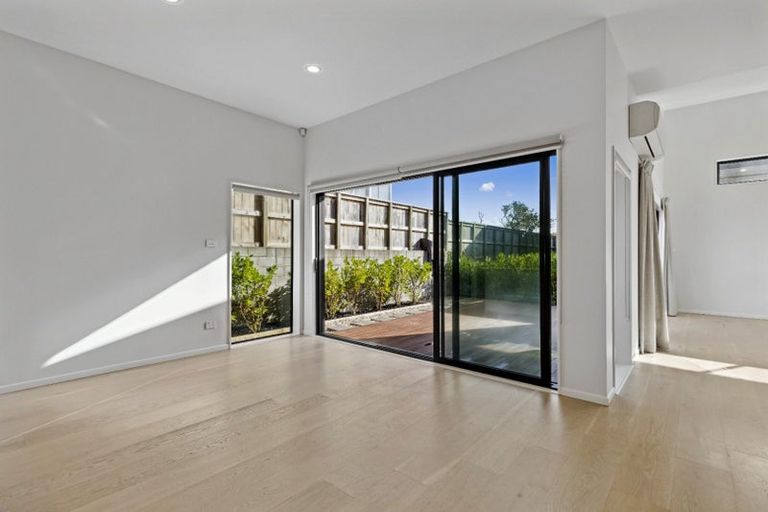 Photo of property in 8 Matau Way, Hauraki, 0622