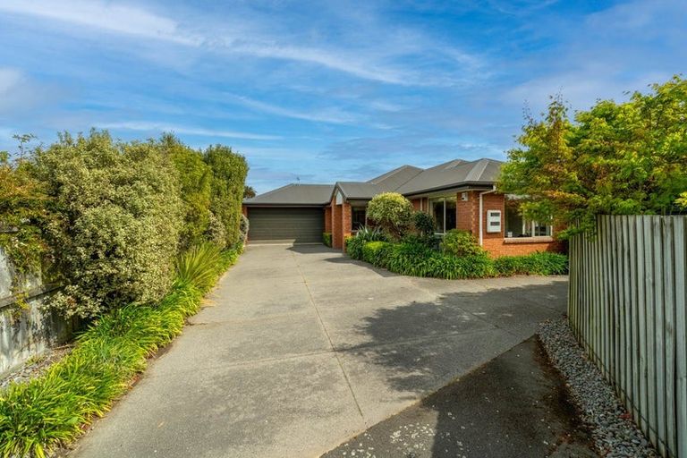 Photo of property in 21 Blowers Place, Halswell, Christchurch, 8025