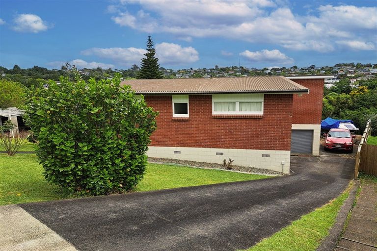 Photo of property in 18 Shanaway Rise, Hillcrest, Auckland, 0627