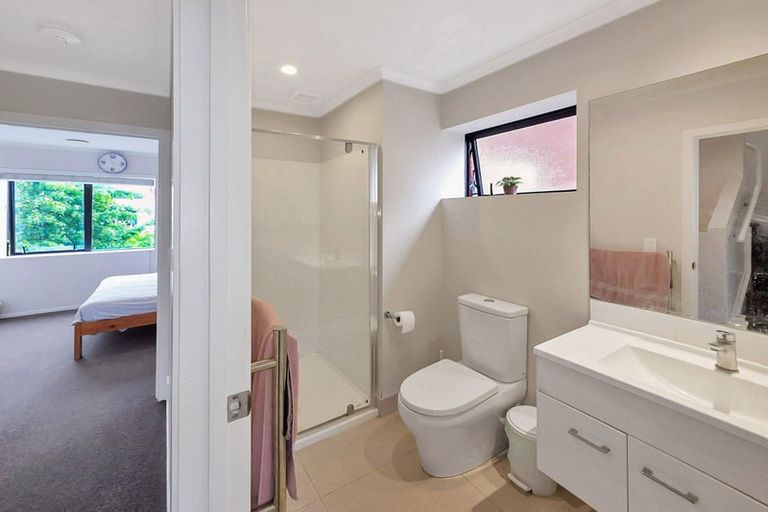 Photo of property in 4/89 Hobsonville Point Road, Hobsonville, Auckland, 0616