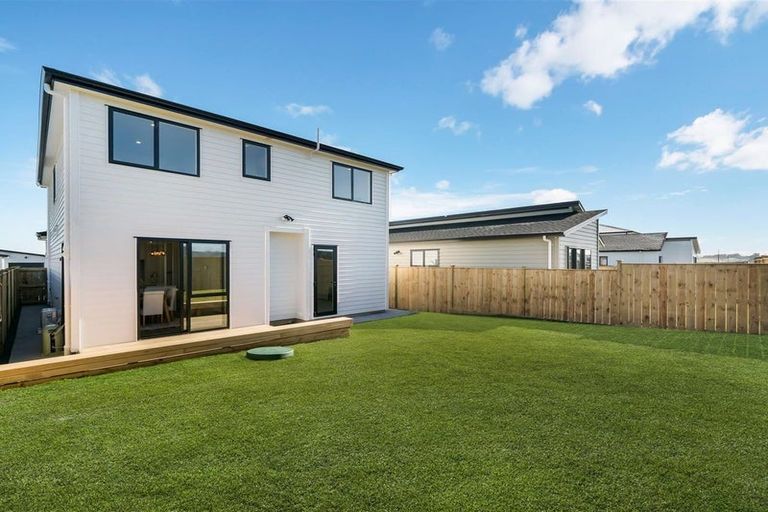 Photo of property in 9 Woven Place, Karaka, Papakura, 2113